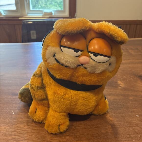 Dakin Other - Vintage Garfield Large Sitting Plush Dakin 1981